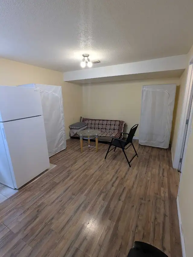 Studio Basement for Rent - Photo 5