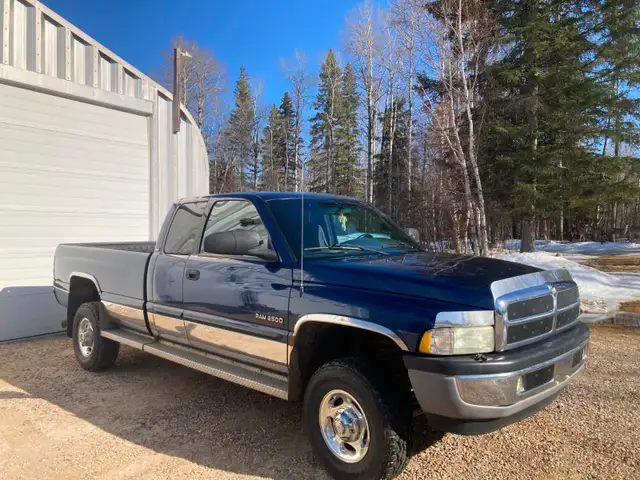 2002 Dodge Ram 2500 SLT Laramie 4x4  8’ Box