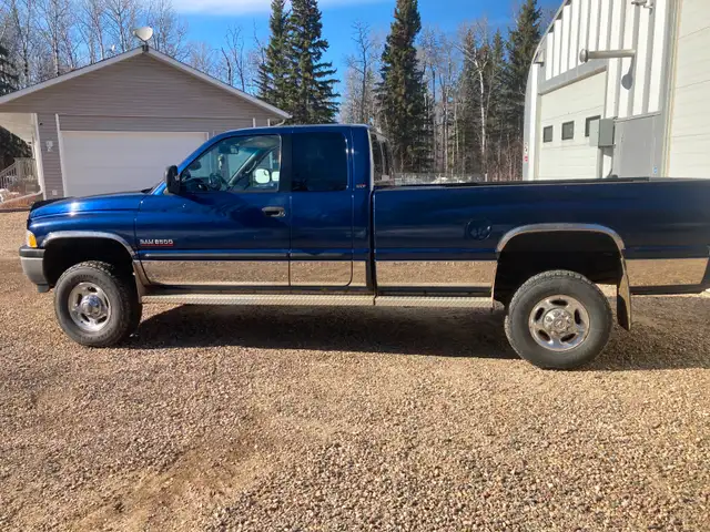 2002 Dodge Ram 2500 SLT Laramie 4x4  8’ Box - Photo 4