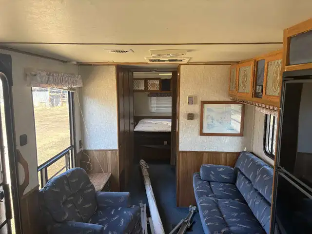 2000 32ft camper - Photo 5