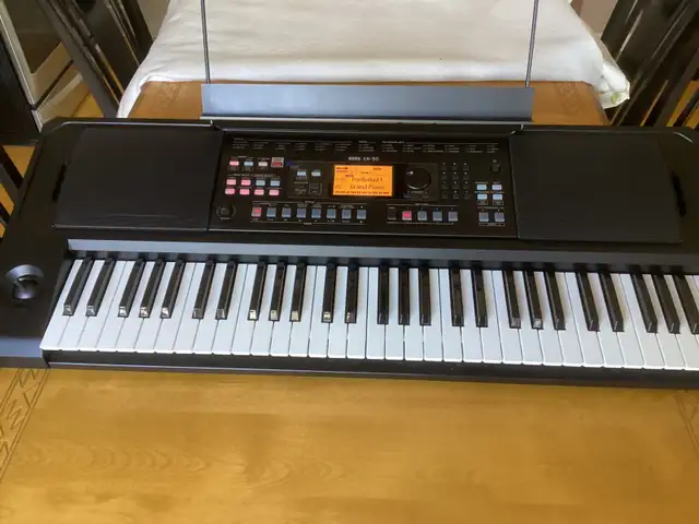 Clavier Korg  EK-50 (  COMME NEUF ), IMPECCABLE