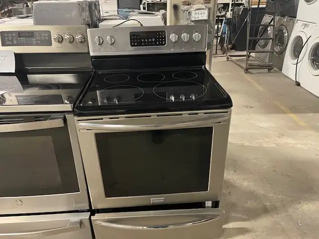Cuisinière stainless vitrocéramique Frigidaire