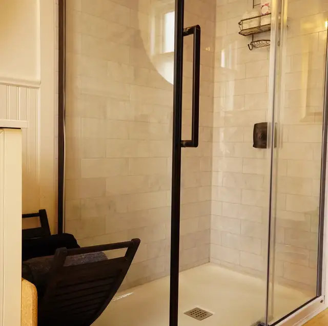Fully Furnished, Fully Equipped, Awesome Downtown Location! - Photo 3
