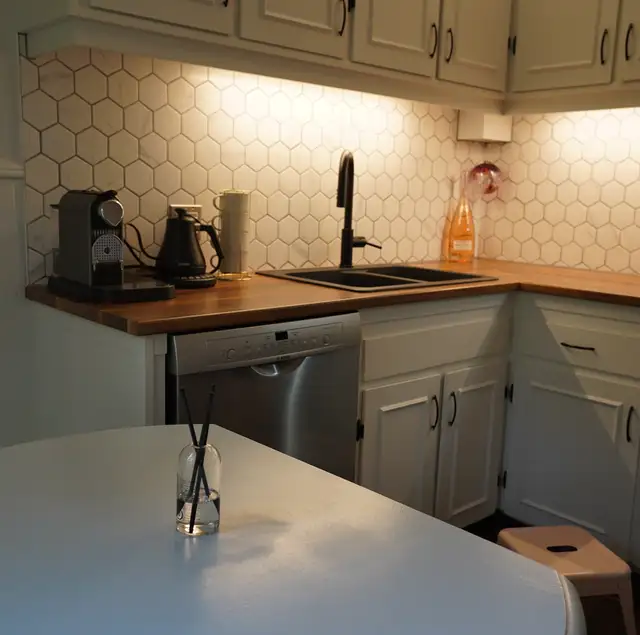 Fully Furnished, Fully Equipped, Awesome Downtown Location! - Photo 5