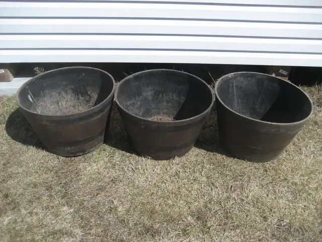 3 Large outdoor planters