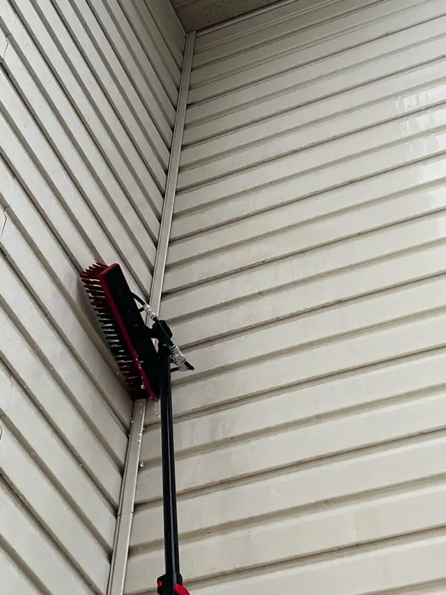 Vinyl Siding Cleaning – Safe Brush Wash (No Pressure Washing)