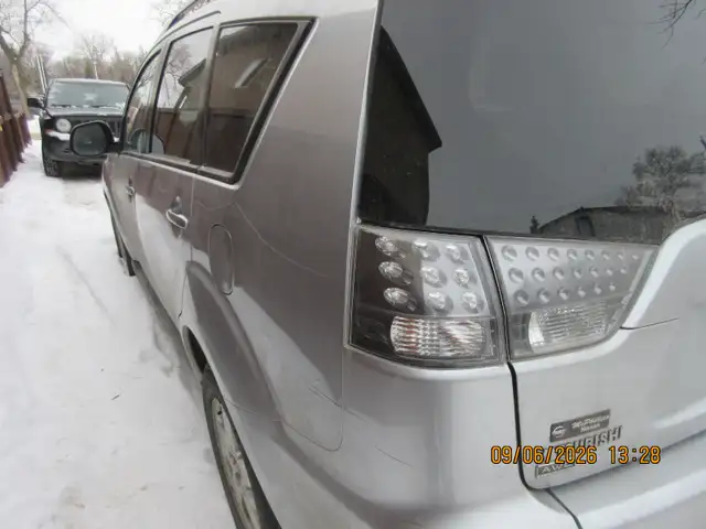 2011 Mitsubishi Outlander ES, SAFTIED! - Photo 6