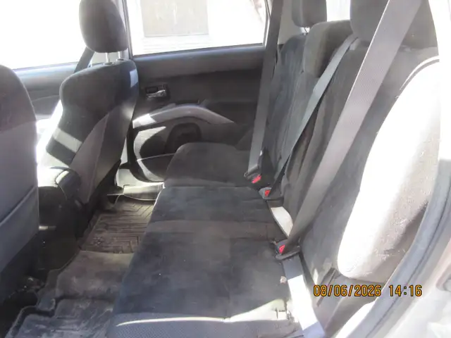2011 Mitsubishi Outlander ES, SAFTIED! - Photo 8