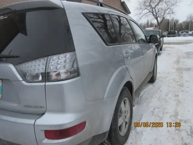 2011 Mitsubishi Outlander ES, SAFTIED! - Photo 9
