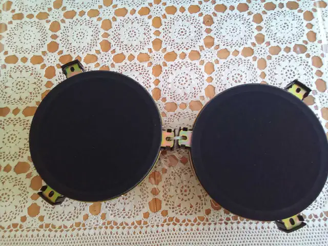 3 paires de haut-parleurs d'auto neufs Audiolatina .