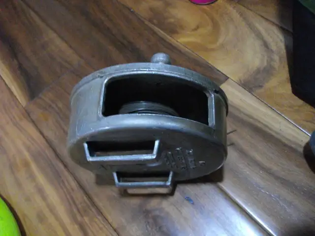 IDEAL REEL CO&gt. Model 99 TIE WIRE REAL - Photo 2