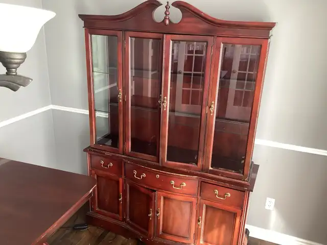 Dining room set.   Table, 8 chairs, low boy & hutch - Photo 3