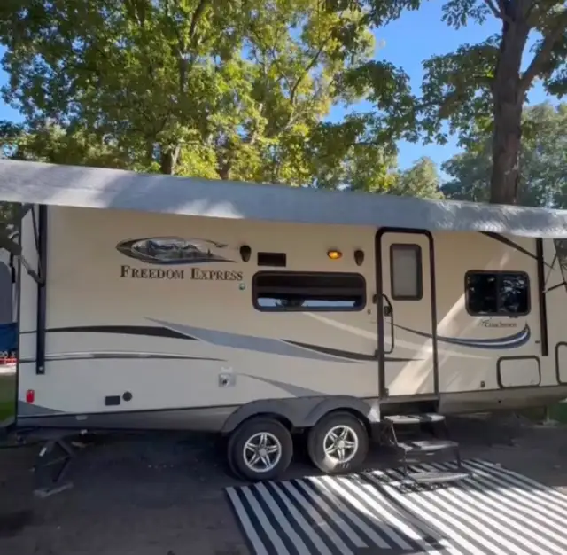 2018 coachmen  freedom express 23TQX hybrid trailer