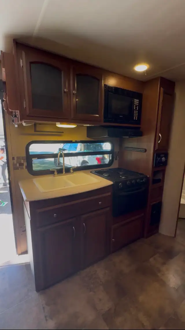 2018 coachmen  freedom express 23TQX hybrid trailer - Photo 5