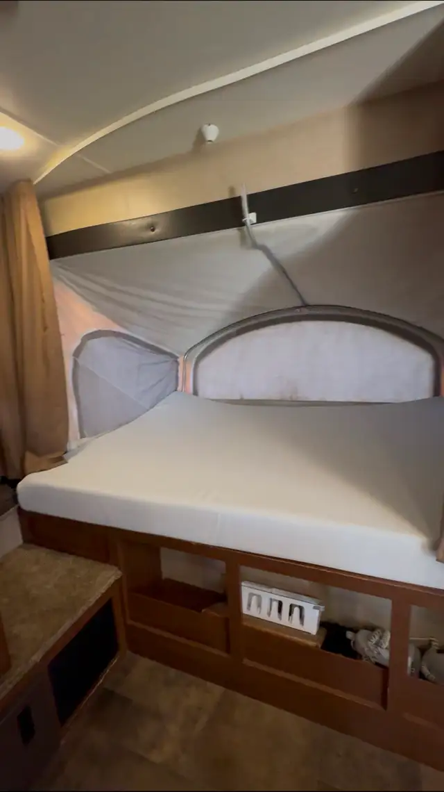 2018 coachmen  freedom express 23TQX hybrid trailer - Photo 9