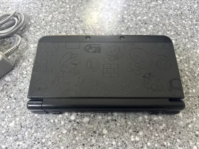 New Nintendo 3DS Black Friday Mario Edition - Photo 2