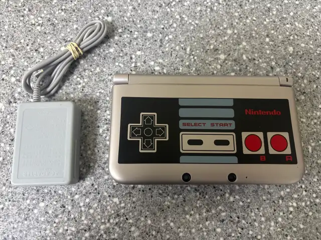 3DS XL NES Edition System - Photo 2