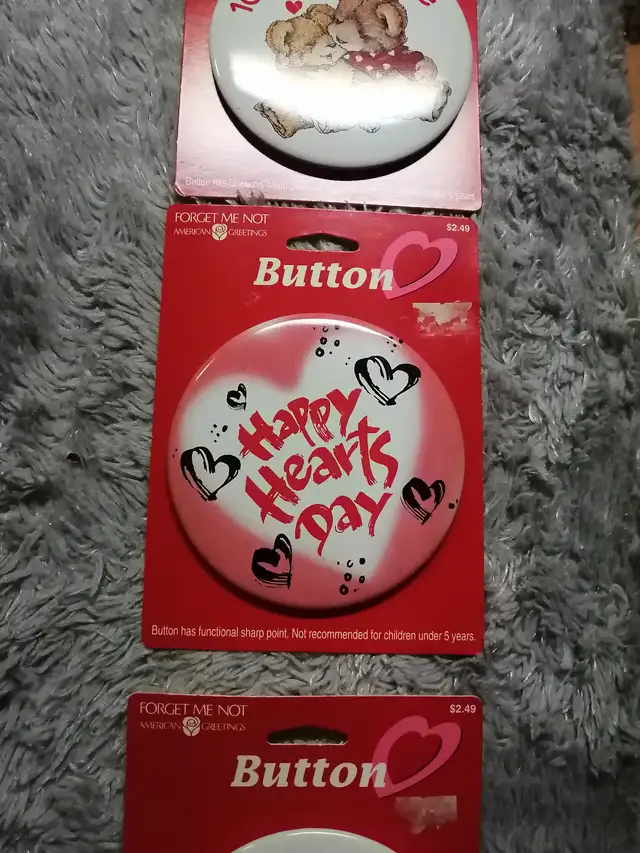 Valentine's Day bear buttons have three - Photo 2