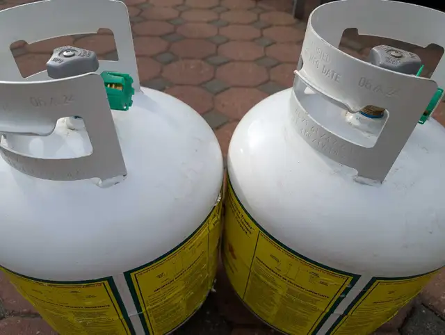 Full propane tanks - sealed - Photo 2