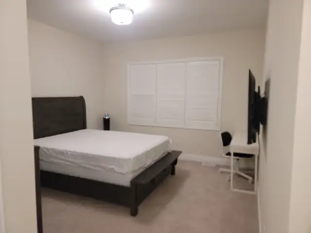Private Bedroom - Photo 4
