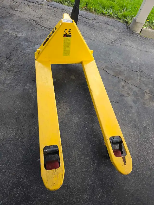 TSP5500 pallet truck – 5500 lb Capacity - Photo 2