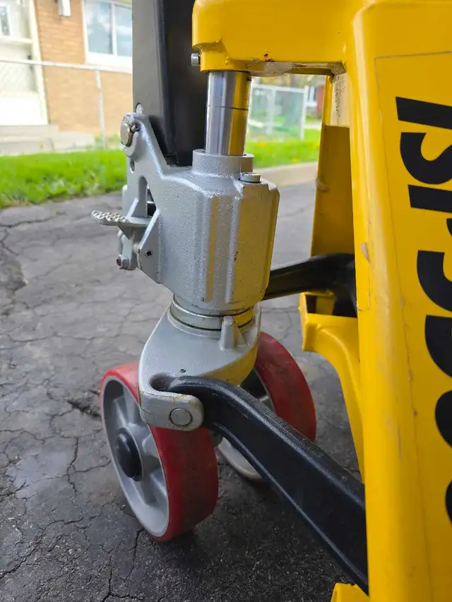 TSP5500 pallet truck – 5500 lb Capacity - Photo 6