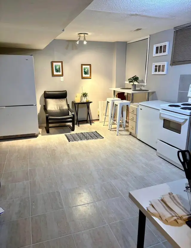 Private Reno bdrm in bsmt unit, bright, utilities included
