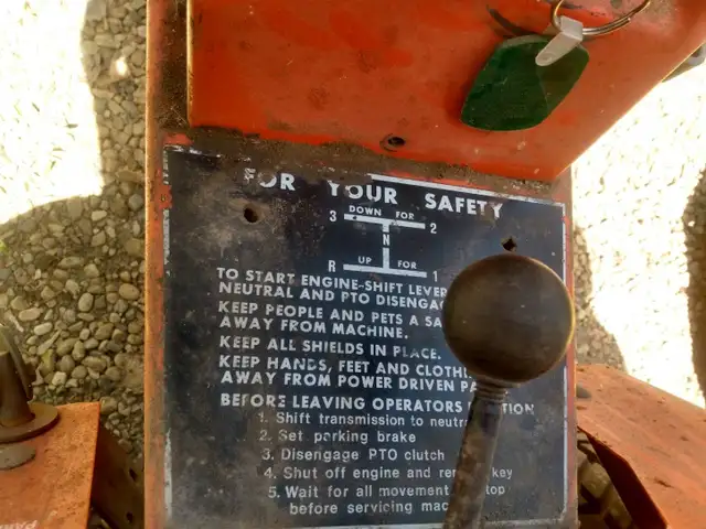 Allis Chalmers 608 garden tractor w/tiller - Photo 4