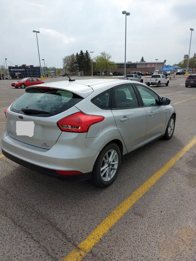 2016 Ford Focus Hatchback - Photo 2