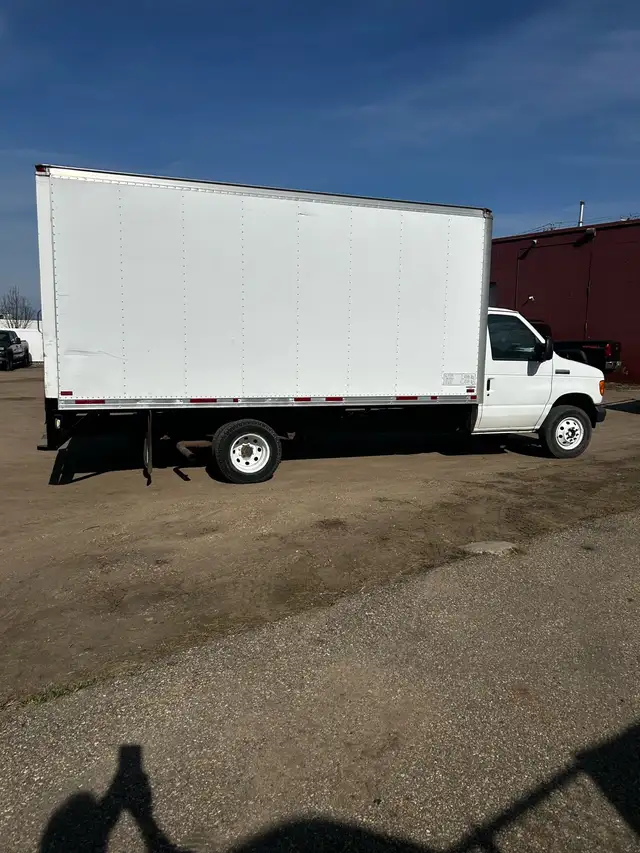 2006 Ford F450 Cube Van