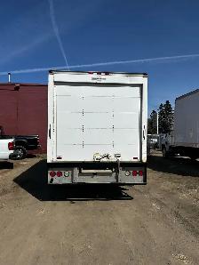 2006 Ford F450 Cube Van - Photo 6