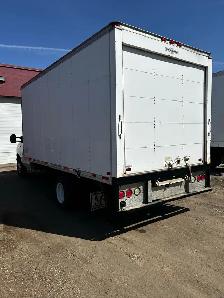2006 Ford F450 Cube Van - Photo 7