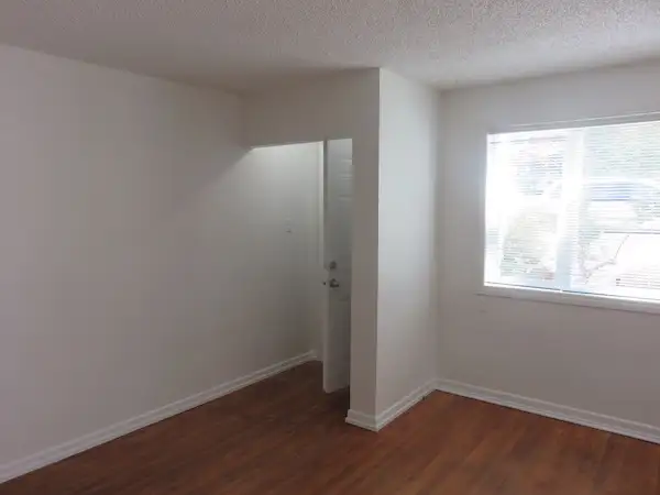 1626 - 28 AVE SW. ONE BEDROOM SUITE. PRIME LOCATION - Photo 4