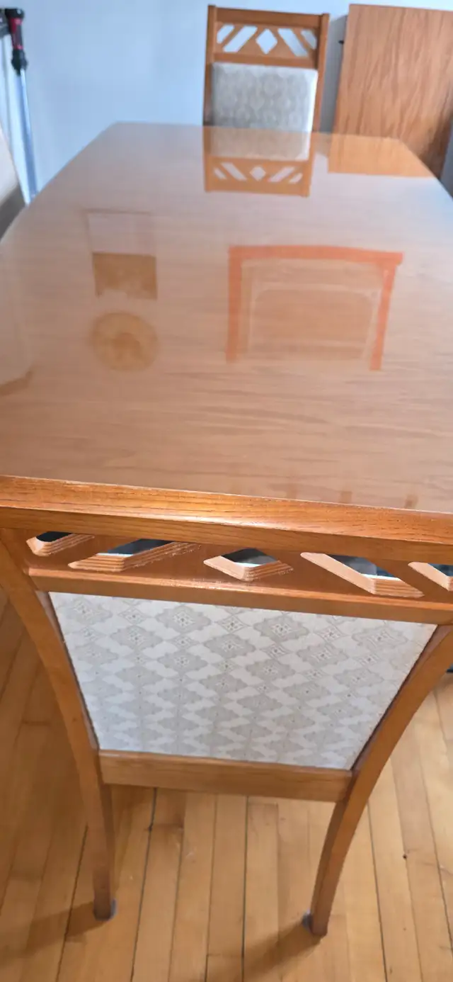 table de cuisine 6 chaise en bois de frene avec vitre 550.00 - Photo 2