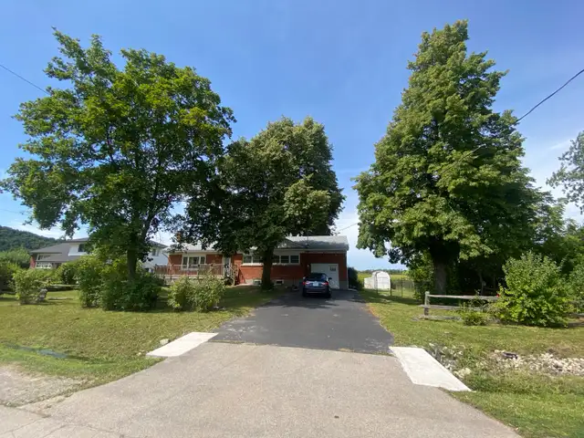 1br available in Stoney Creek