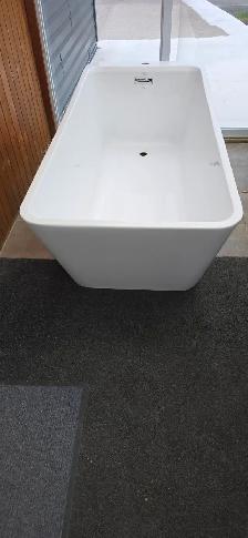 Bain autoportant  60''x30''x15'' $350.00