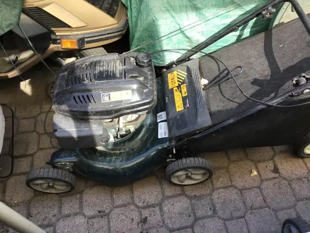 Yardworks 21" lawnmower. 173 cc engine. - Photo 2