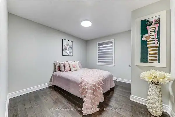 3 Bedroom Bungalow Main Floor For Rent - Photo 4