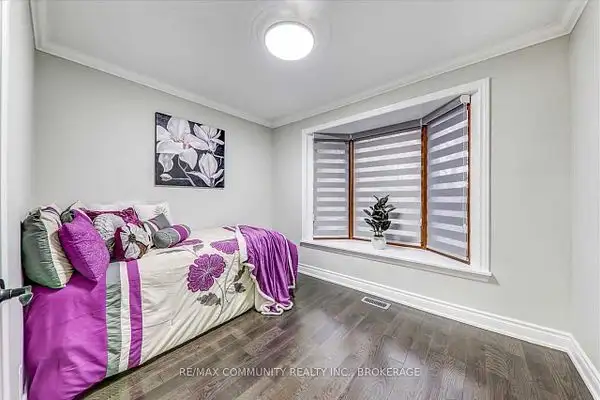 3 Bedroom Bungalow Main Floor For Rent - Photo 6