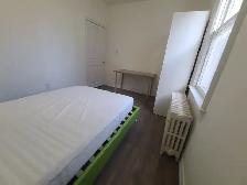 Ossington Bloor, Christie TTC, Large room rent - 2Mins to Subway