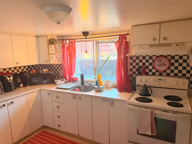 31/2 lower unit for rent - Photo 5
