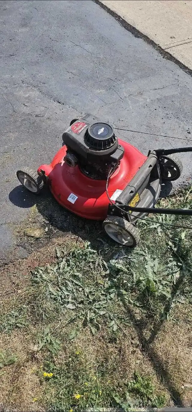 Briggs and Stratton lawn mower LOW HOURS $130