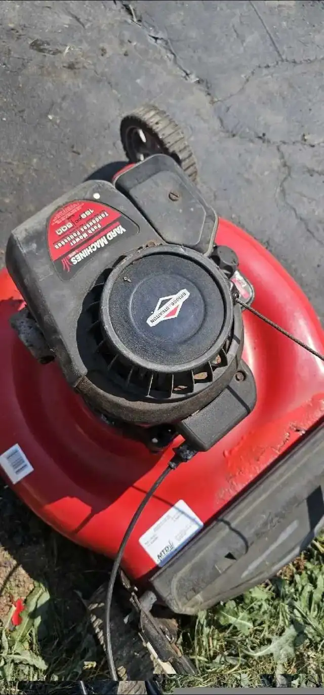 Briggs and Stratton lawn mower LOW HOURS $130 - Photo 2