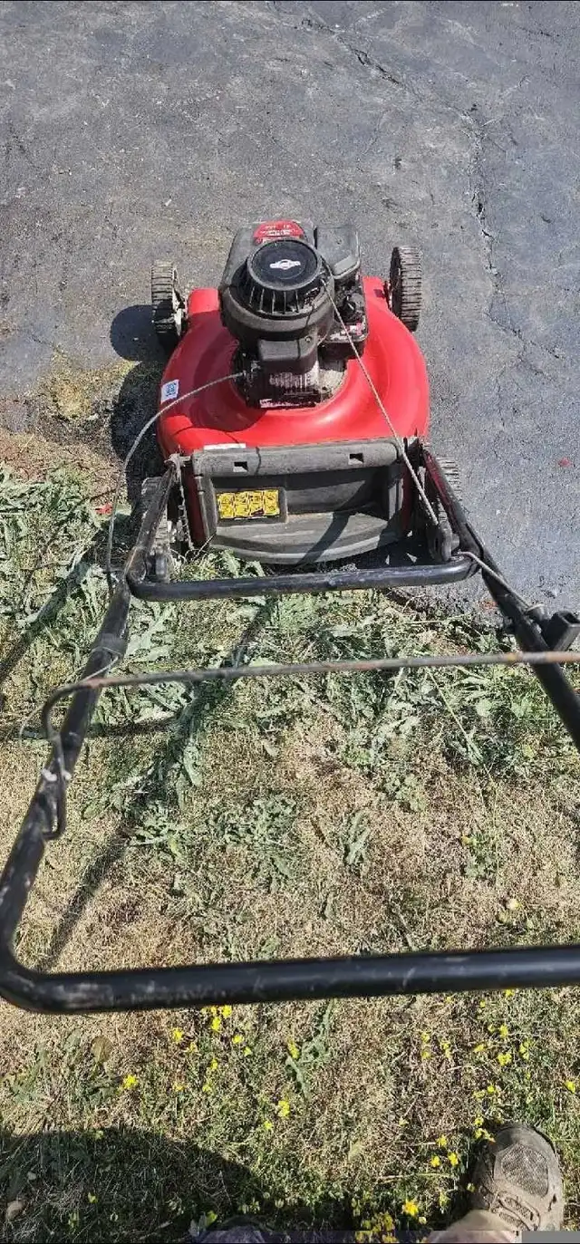 Briggs and Stratton lawn mower LOW HOURS $130 - Photo 4