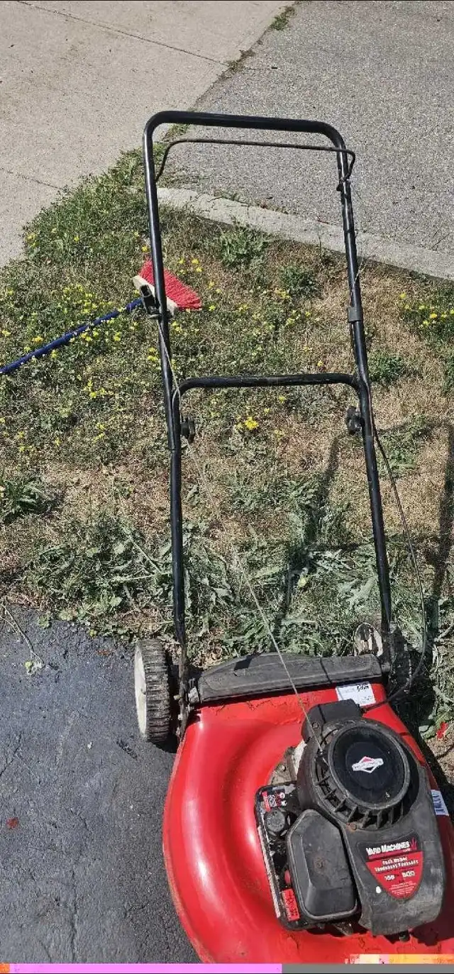 Briggs and Stratton lawn mower LOW HOURS $130 - Photo 5