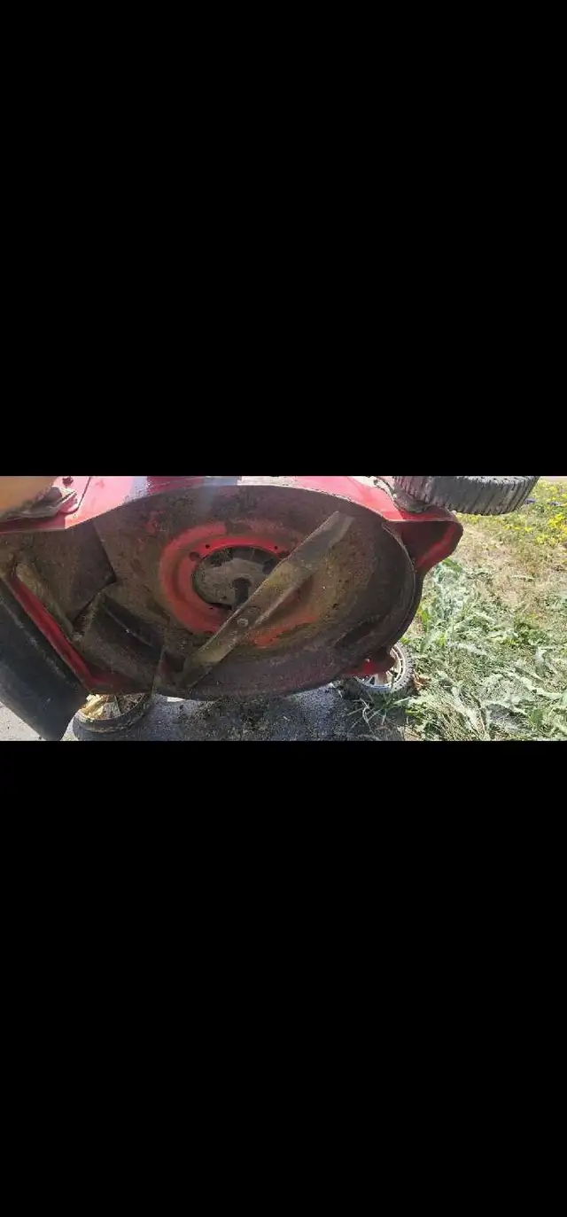 Briggs and Stratton lawn mower LOW HOURS $130 - Photo 9