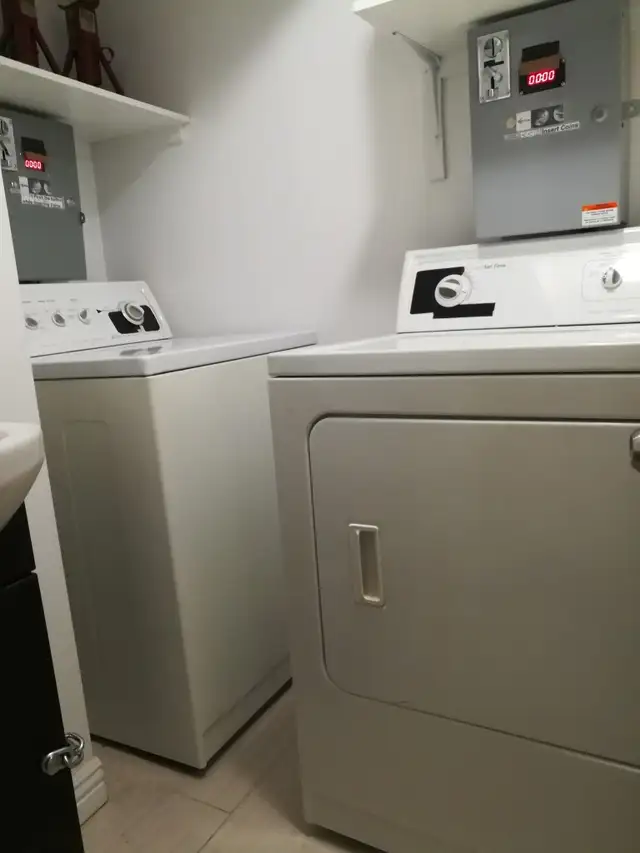 @Bloor, Ossington TTC, Room on 2nd Floor to Rent-2Min TTC Subway - Photo 3