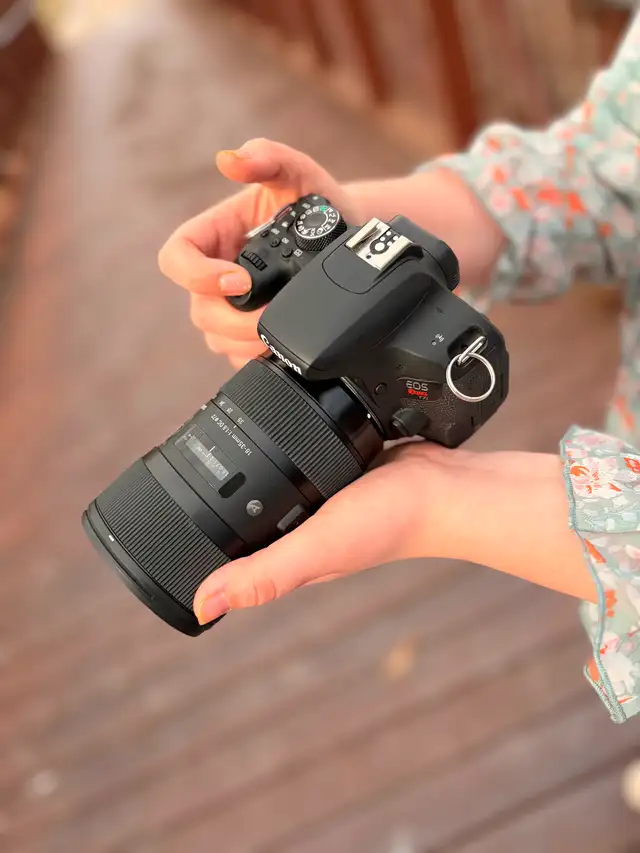 Canon EOS T7i with 18-55mm 4-5.6f Kit Lens