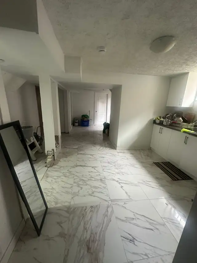 Private room for rent in a basement - Photo 5