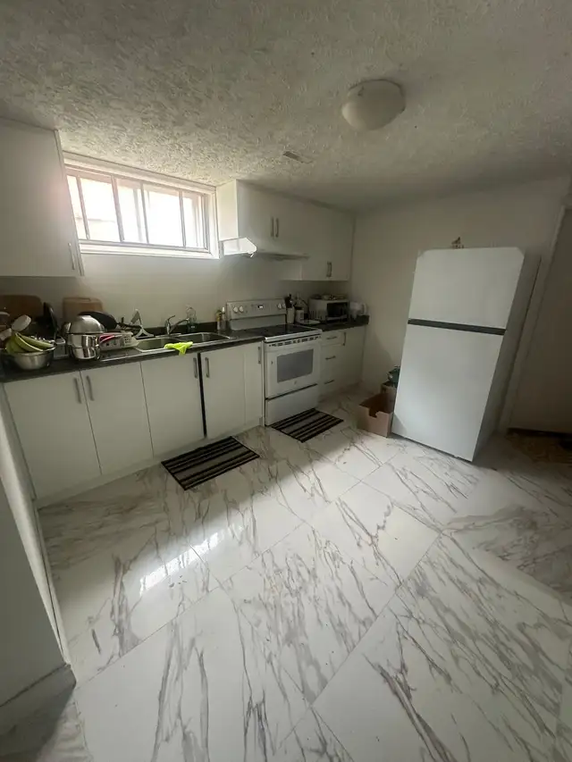 Private room for rent in a basement - Photo 6